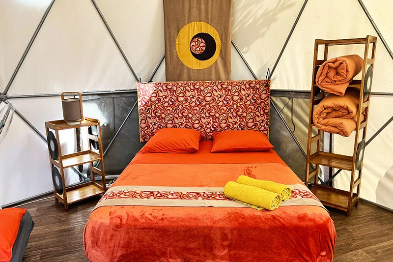 Intérieur coloré du Dôme Funky