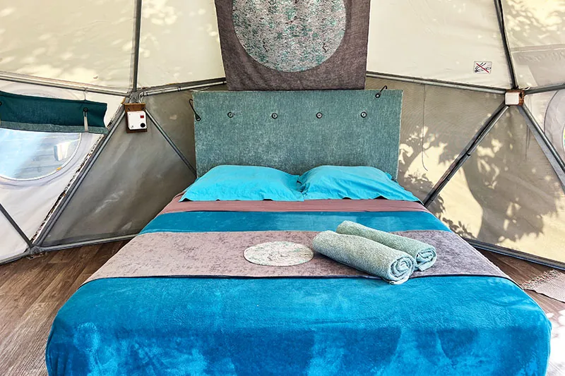 Le lit double du Dôme Delux